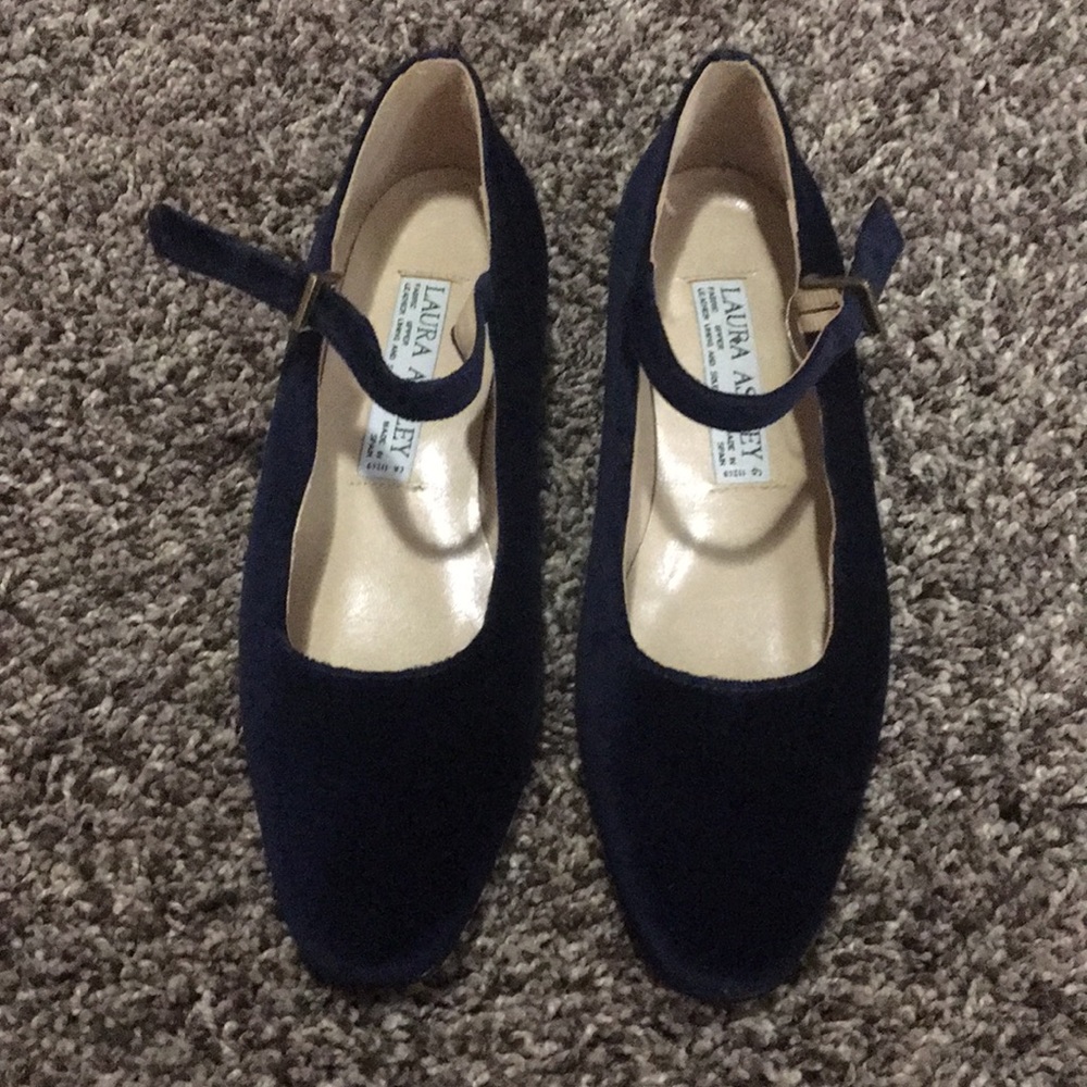 Vintage leather low heel shoes